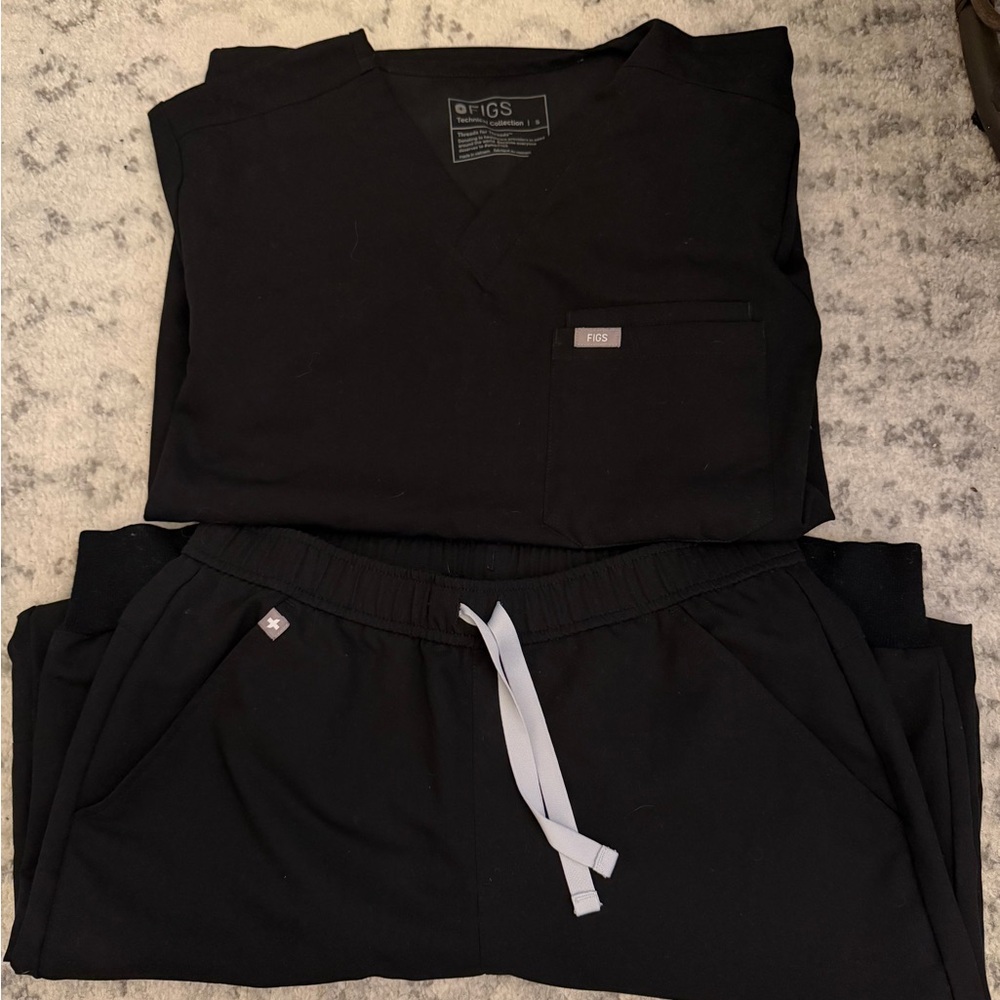 FIGS Men’s S Black Scrub Top and S Jogger Pants